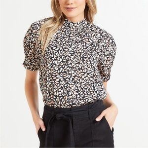 Evereve Black and Cream Leaf-Print Puff Sleeve Blouse